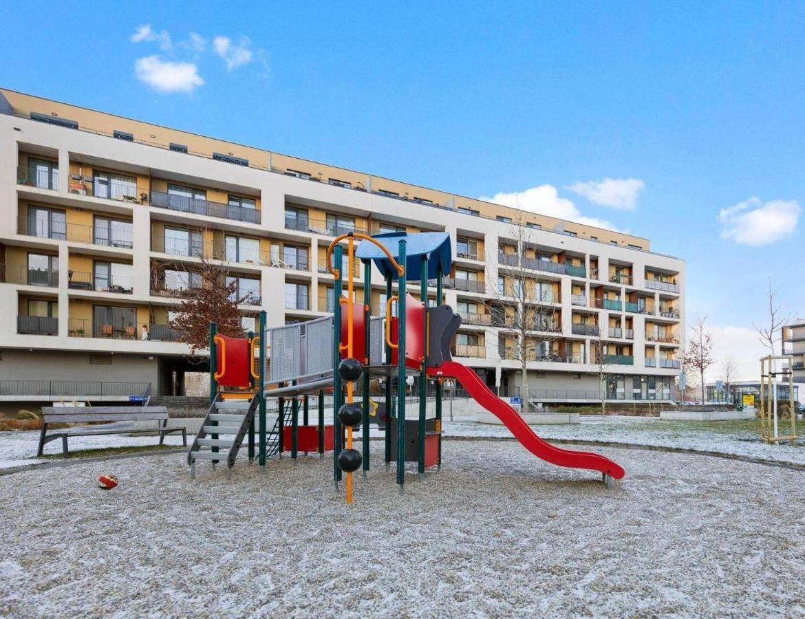 Sunflower - Modern Large Charming Apartment With Balcony Bratislava Esterno foto