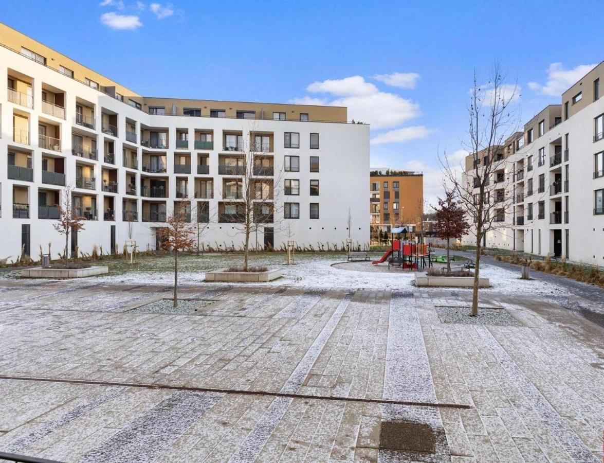 Sunflower - Modern Large Charming Apartment With Balcony Bratislava Esterno foto