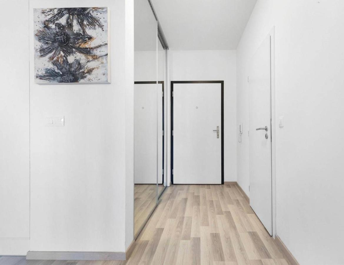 Sunflower - Modern Large Charming Apartment With Balcony Bratislava Esterno foto