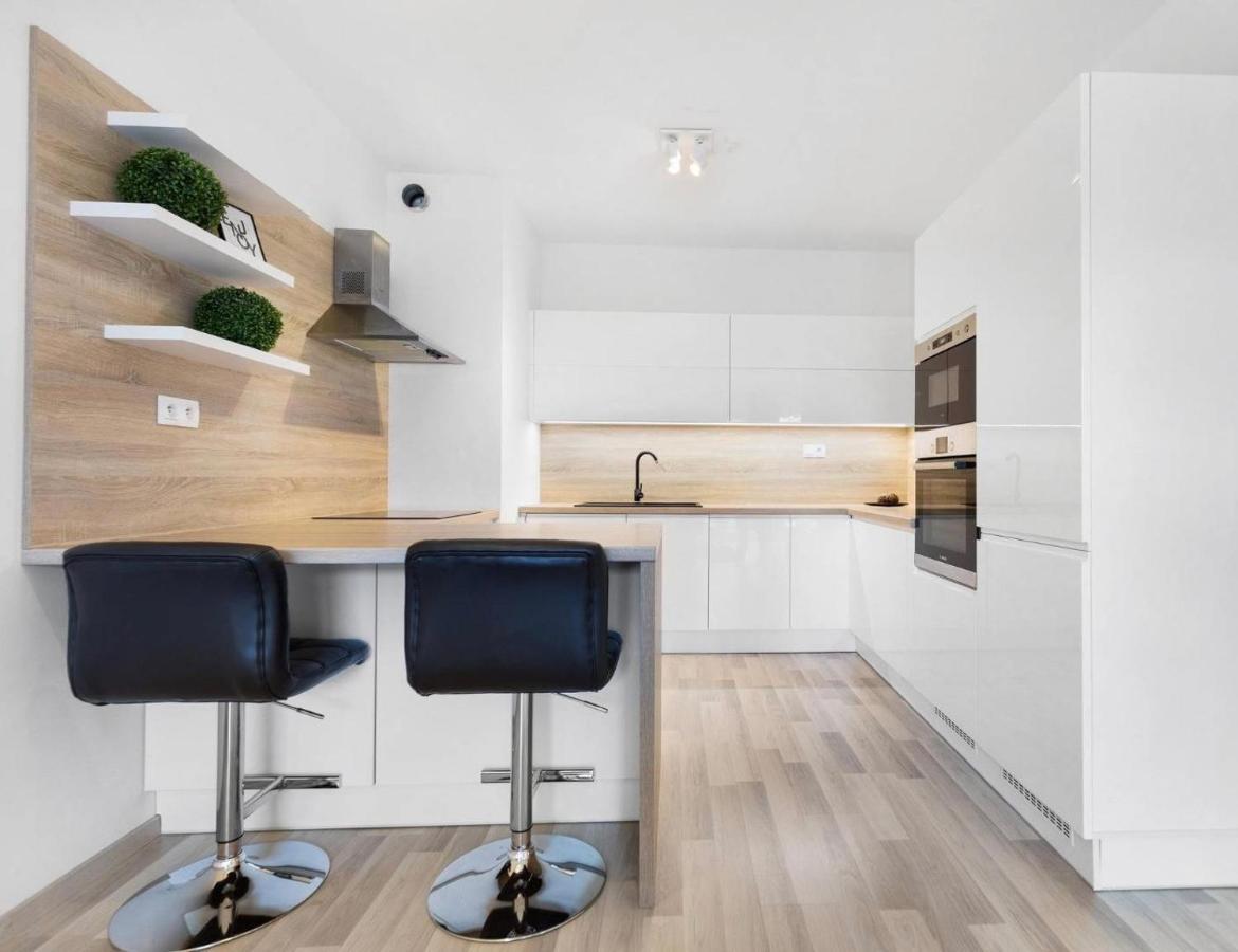 Sunflower - Modern Large Charming Apartment With Balcony Bratislava Esterno foto