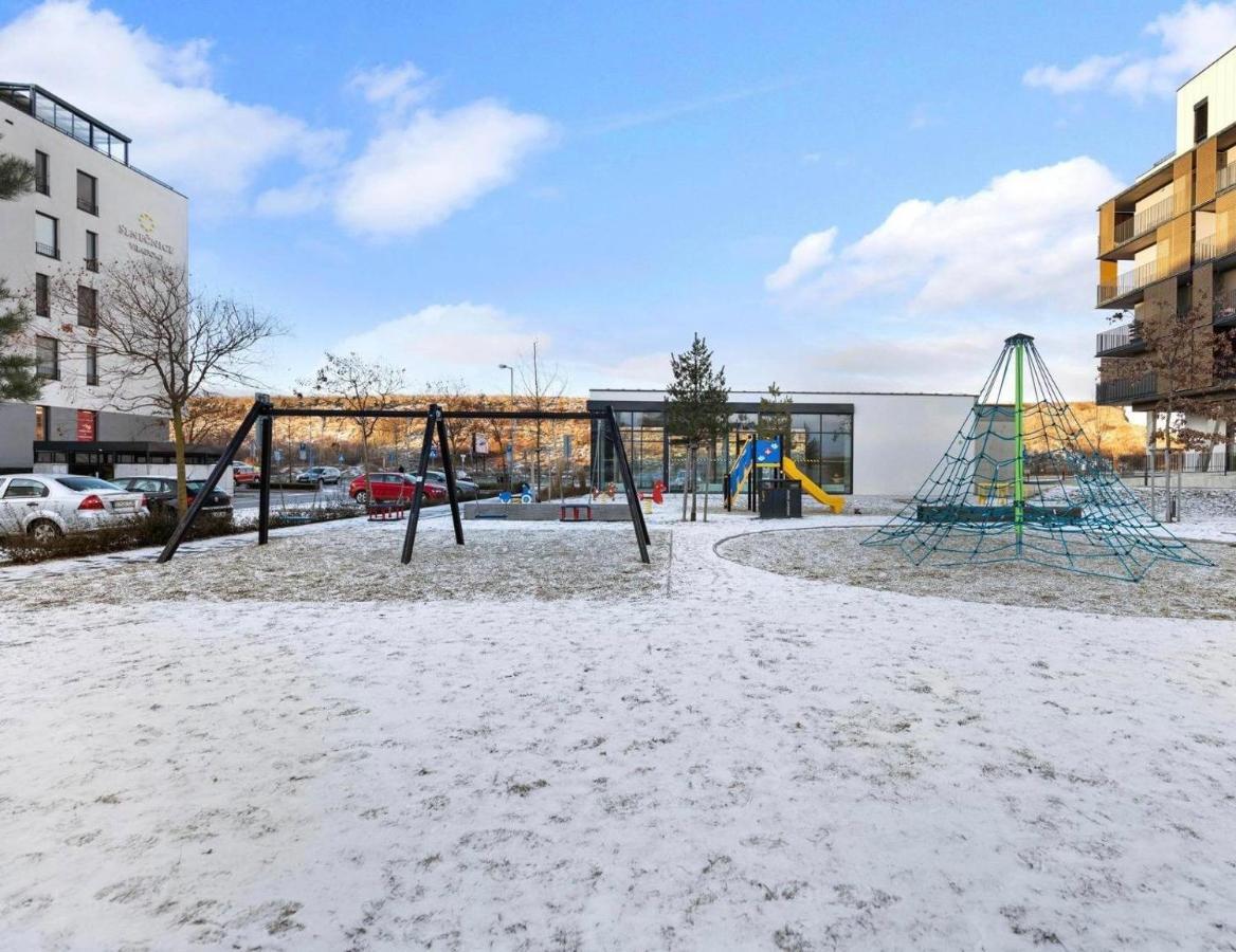 Sunflower - Modern Large Charming Apartment With Balcony Bratislava Esterno foto