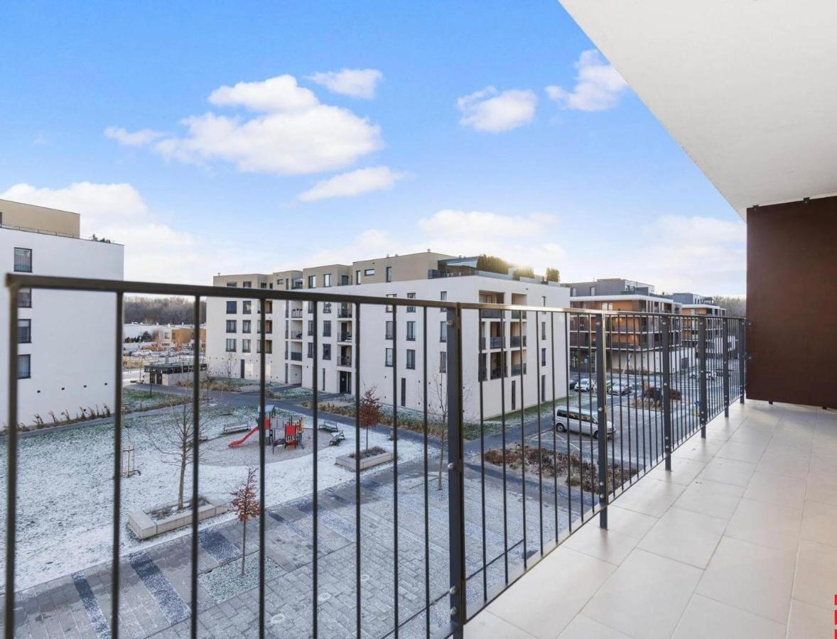 Sunflower - Modern Large Charming Apartment With Balcony Bratislava Esterno foto
