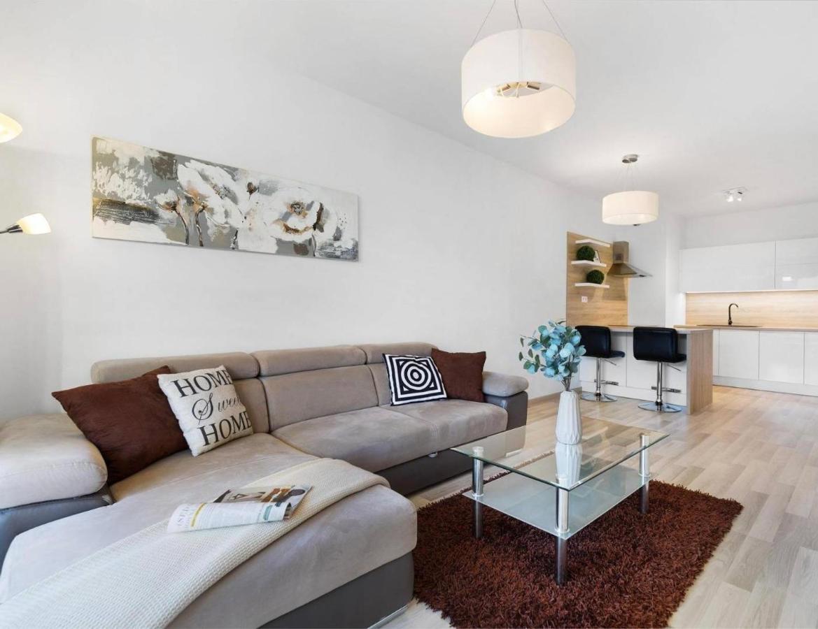 Sunflower - Modern Large Charming Apartment With Balcony Bratislava Esterno foto