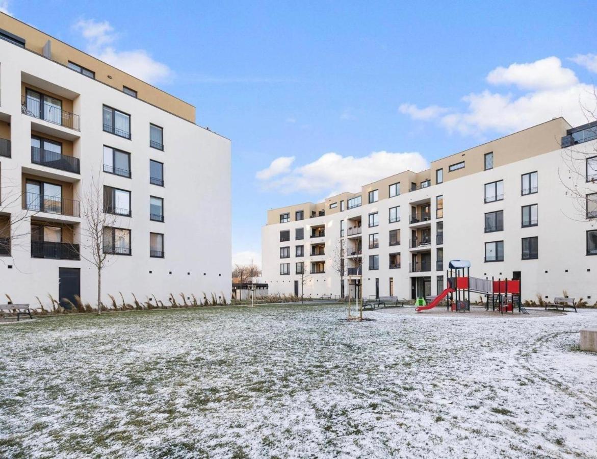 Sunflower - Modern Large Charming Apartment With Balcony Bratislava Esterno foto